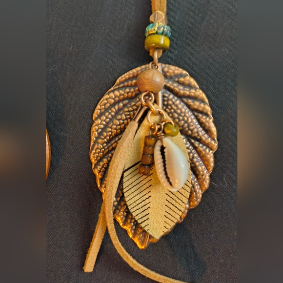 Lot of 5 Long, Elegant Leaf Pendant Leather Necklaces, Boho or Native Style - Picture 9 of 10